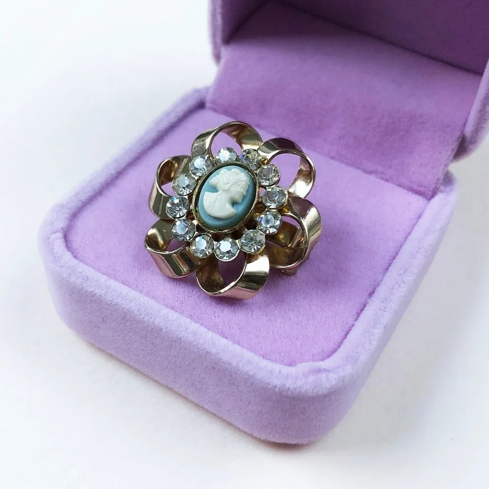 Lady cameo collar pin, cute little jacket pin, accent 60s vintage jewelry